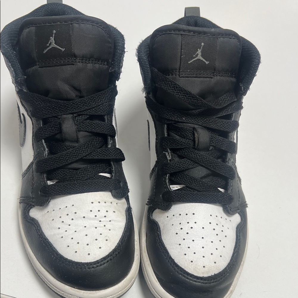 Jordan 1 Mid kids shors Jordan Black and White High-Top Sneakers